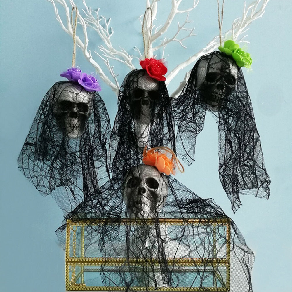 Décoration suspendue Halloween, crâne de pirate ensanglanté