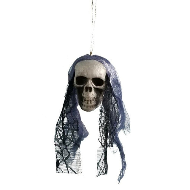 Décoration suspendue Halloween, crâne de pirate ensanglanté