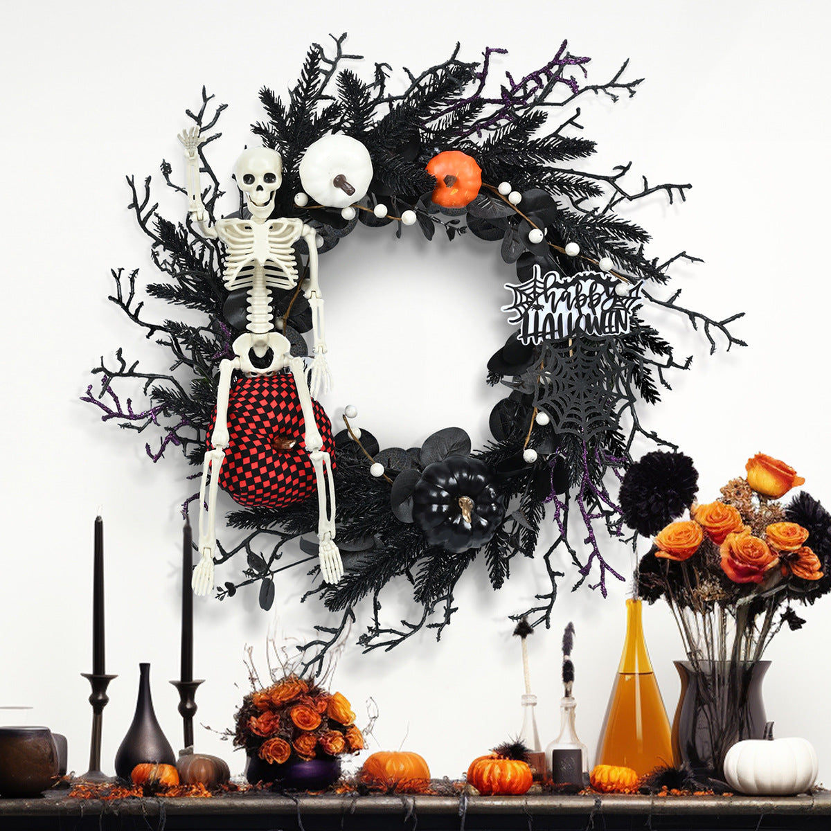 Couronne d’Halloween avec citrouille, crâne et branches décoratives