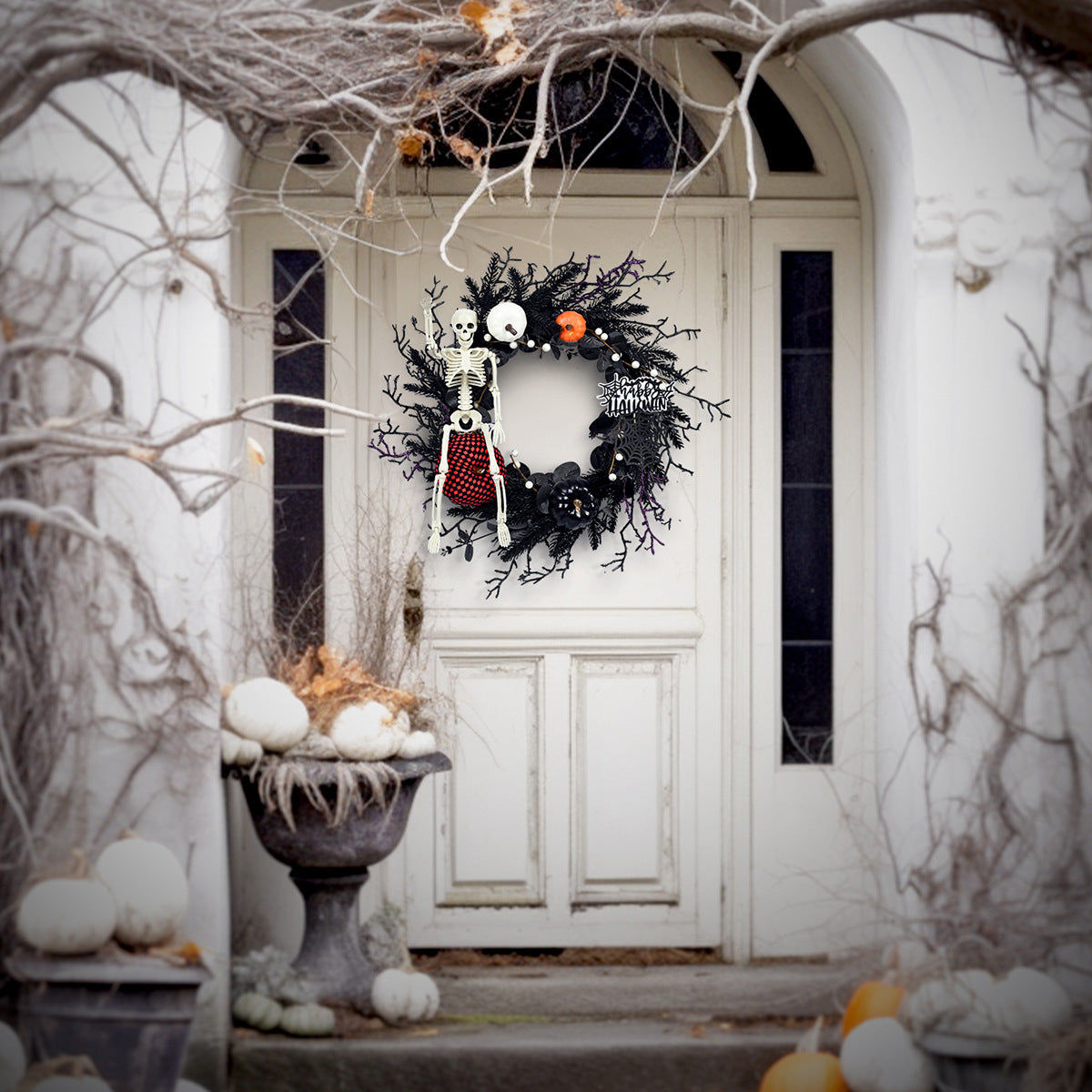 Couronne d’Halloween avec citrouille, crâne et branches décoratives