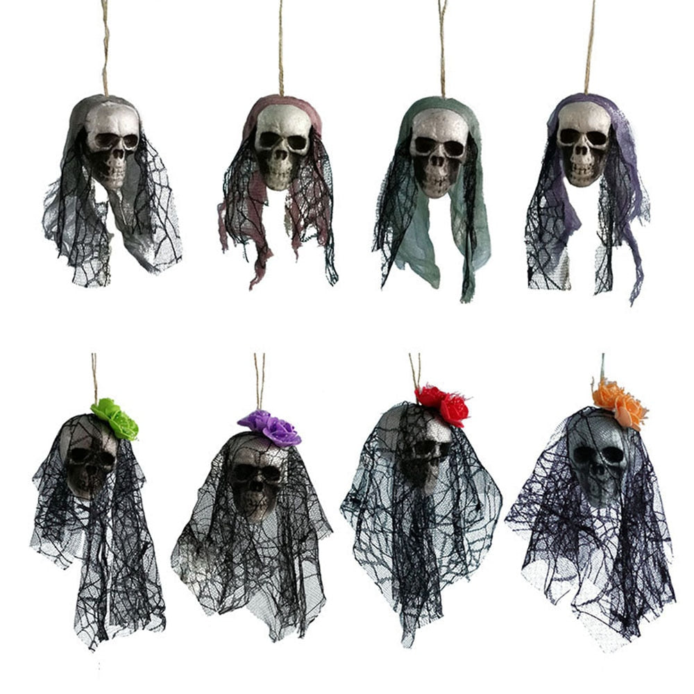 Décoration suspendue Halloween, crâne de pirate ensanglanté